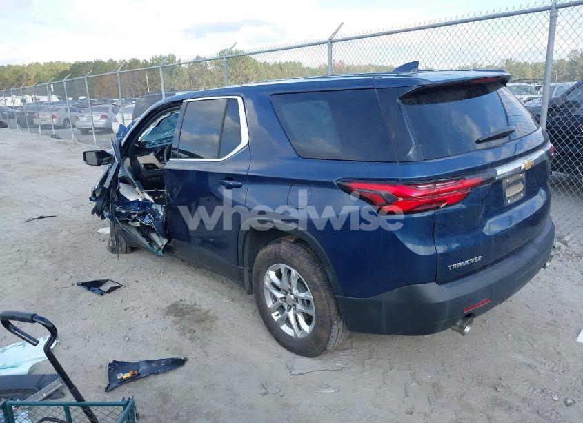 Photo 3 of 2022 Chevrolet Traverse FWD LS (VIN 1GNERFKW6NJ170307)