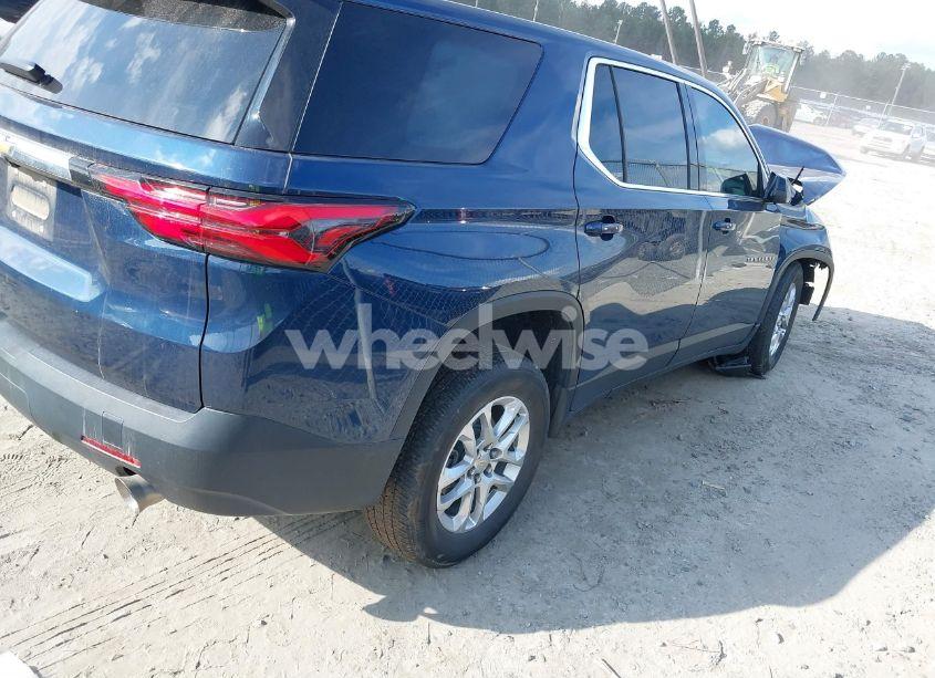 Photo 4 of 2022 Chevrolet Traverse FWD LS (VIN 1GNERFKW6NJ170307)