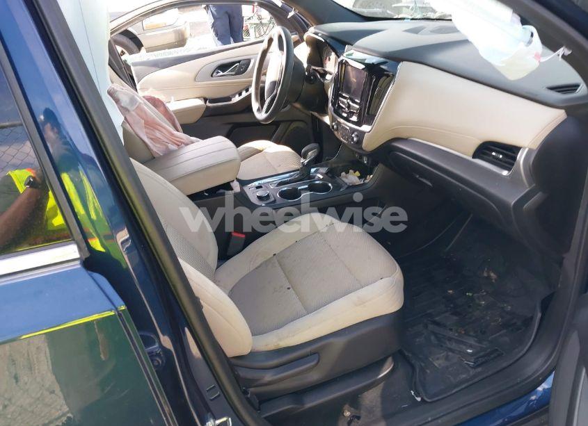 Photo 5 of 2022 Chevrolet Traverse FWD LS (VIN 1GNERFKW6NJ170307)