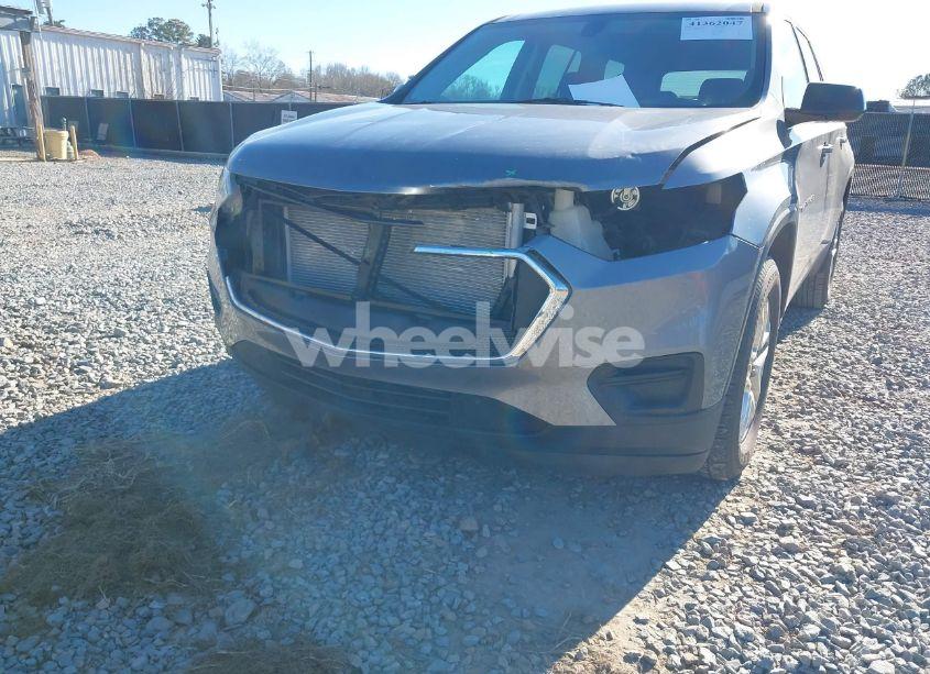 Photo 6 of 2018 Chevrolet Traverse LS (VIN 1GNERFKW7JJ217645)