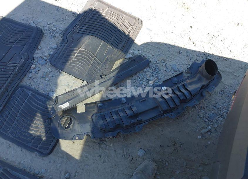 Photo 12 of 2018 Chevrolet Traverse LS (VIN 1GNERFKW7JJ237569)