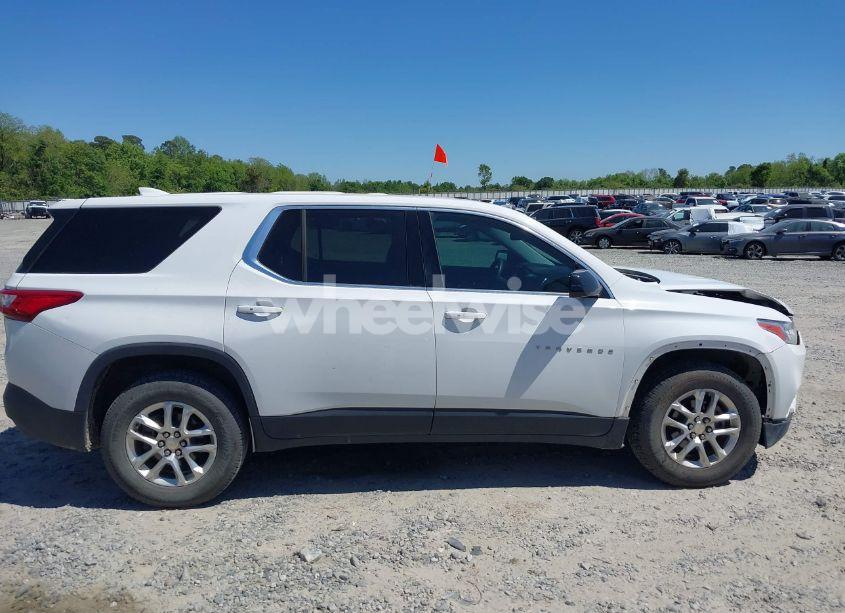 Photo 14 of 2018 Chevrolet Traverse LS (VIN 1GNERFKW7JJ237569)