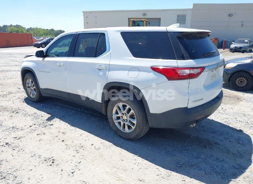 Photo 3 of 2018 Chevrolet Traverse LS (VIN 1GNERFKW7JJ237569)