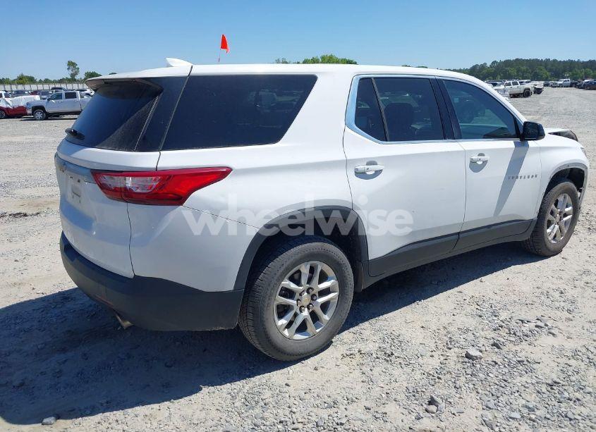 Photo 4 of 2018 Chevrolet Traverse LS (VIN 1GNERFKW7JJ237569)