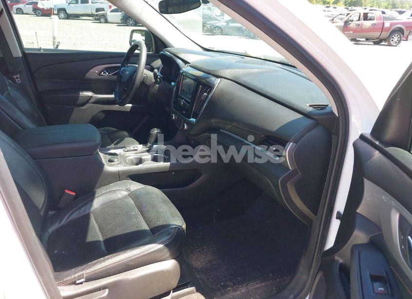 Photo 5 of 2018 Chevrolet Traverse LS (VIN 1GNERFKW7JJ237569)