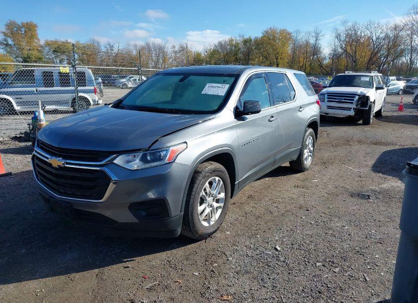 Photo 2 of 2019 Chevrolet Traverse LS (VIN 1GNERFKW7KJ137893)
