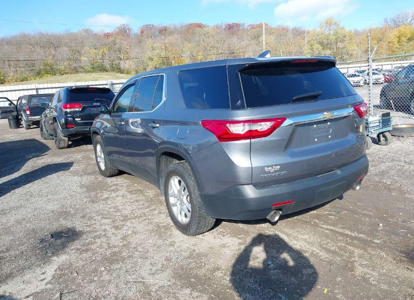 Photo 3 of 2019 Chevrolet Traverse LS (VIN 1GNERFKW7KJ137893)