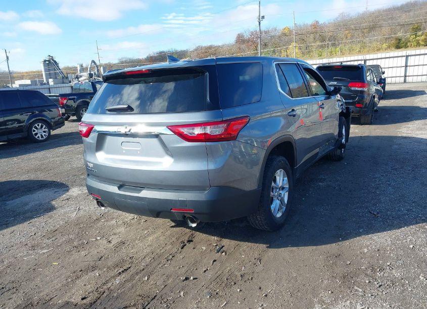 Photo 4 of 2019 Chevrolet Traverse LS (VIN 1GNERFKW7KJ137893)