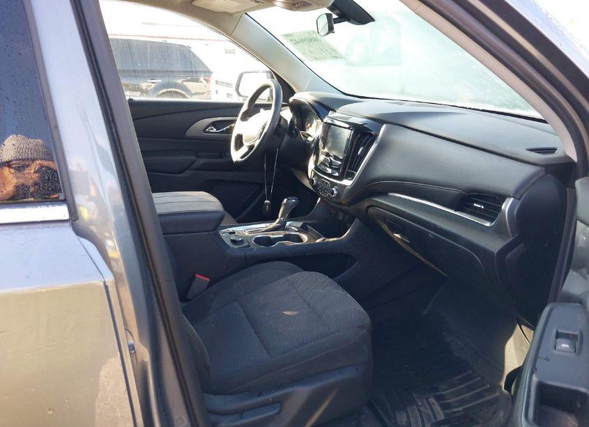 Photo 5 of 2019 Chevrolet Traverse LS (VIN 1GNERFKW7KJ137893)