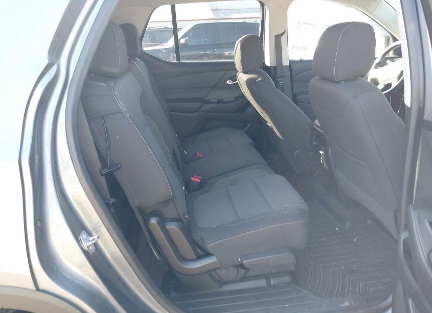 Photo 8 of 2019 Chevrolet Traverse LS (VIN 1GNERFKW7KJ137893)