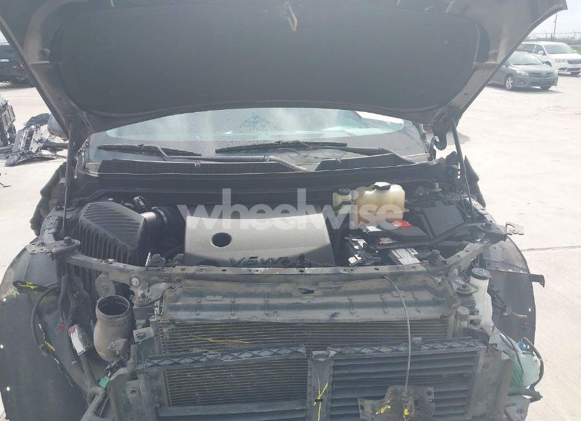 Photo 10 of 2019 Chevrolet Traverse LS (VIN 1GNERFKW7KJ196992)