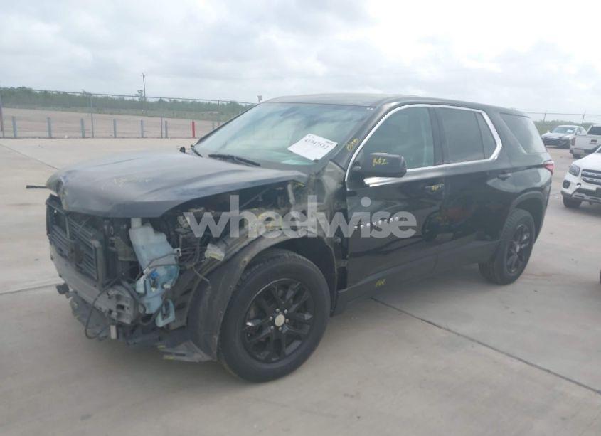 Photo 2 of 2019 Chevrolet Traverse LS (VIN 1GNERFKW7KJ196992)