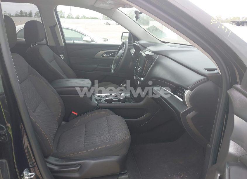 Photo 5 of 2019 Chevrolet Traverse LS (VIN 1GNERFKW7KJ196992)