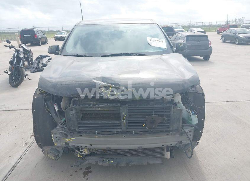 Photo 6 of 2019 Chevrolet Traverse LS (VIN 1GNERFKW7KJ196992)