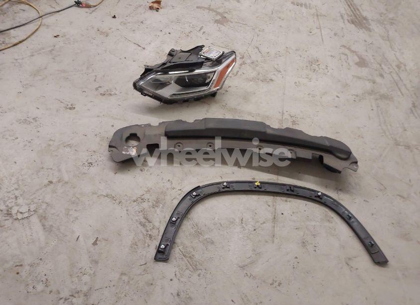 Photo 12 of 2019 Chevrolet Traverse LS (VIN 1GNERFKW7KJ232566)