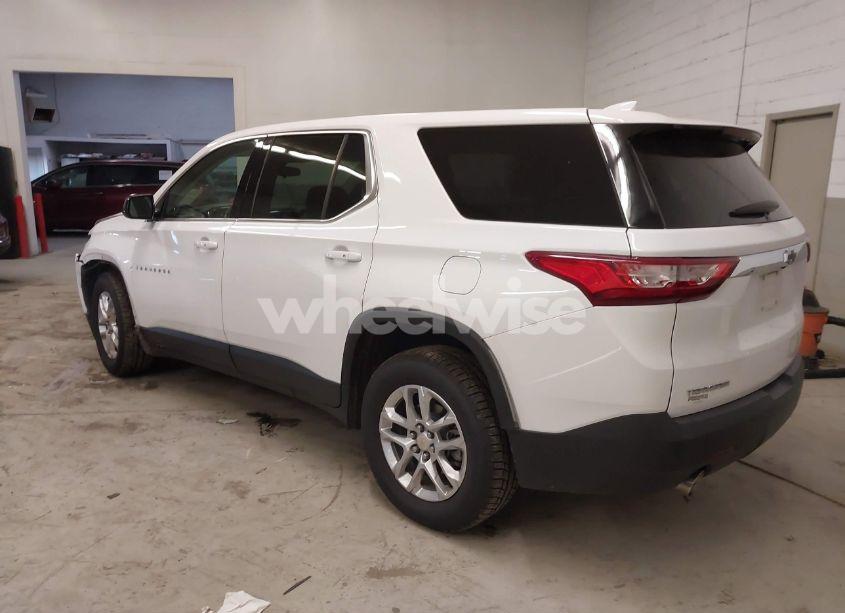 Photo 3 of 2019 Chevrolet Traverse LS (VIN 1GNERFKW7KJ232566)