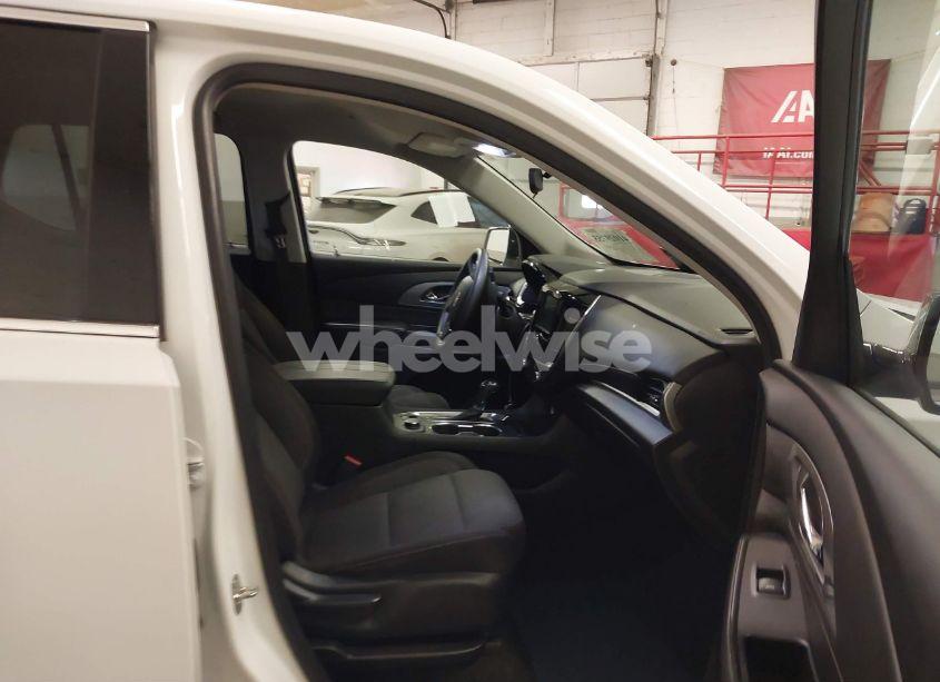 Photo 5 of 2019 Chevrolet Traverse LS (VIN 1GNERFKW7KJ232566)