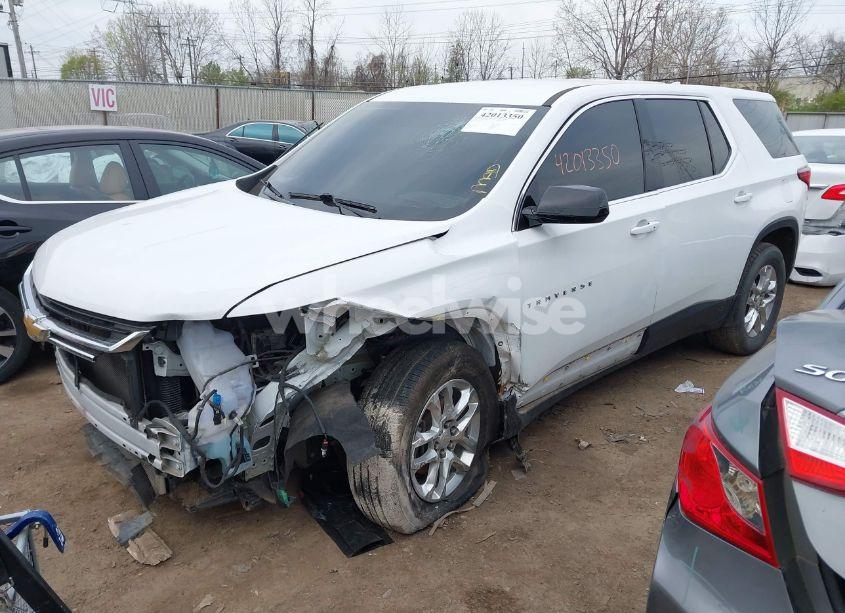 Photo 2 of 2020 Chevrolet Traverse FWD LS (VIN 1GNERFKW7LJ258845)