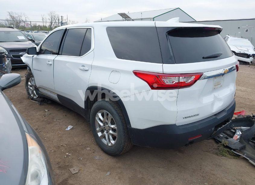Photo 3 of 2020 Chevrolet Traverse FWD LS (VIN 1GNERFKW7LJ258845)