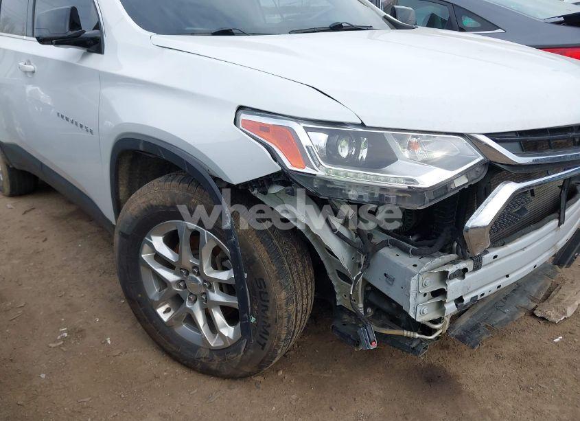 Photo 6 of 2020 Chevrolet Traverse FWD LS (VIN 1GNERFKW7LJ258845)