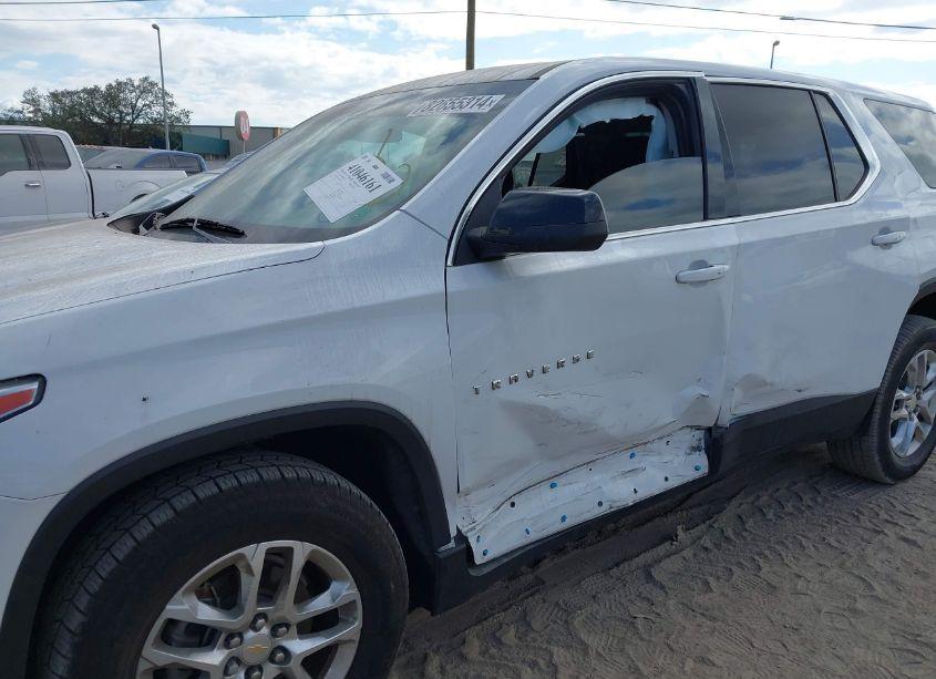 Photo 6 of 2021 Chevrolet Traverse FWD LS (VIN 1GNERFKW7MJ254599)