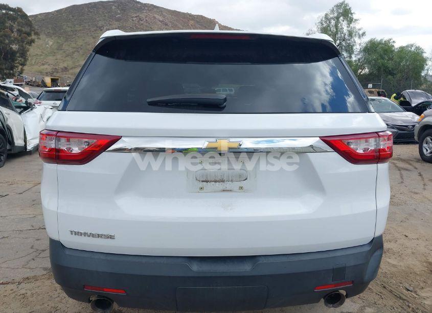 Photo 16 of 2019 Chevrolet Traverse LS (VIN 1GNERFKW8KJ226369)