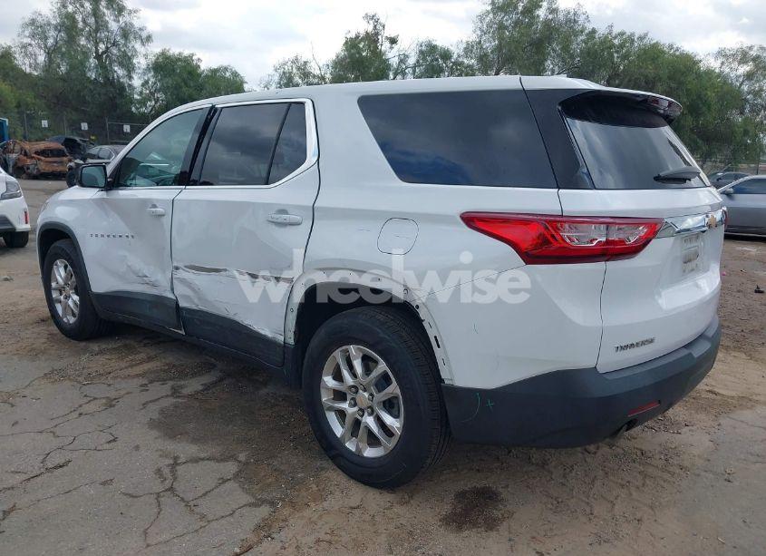 Photo 3 of 2019 Chevrolet Traverse LS (VIN 1GNERFKW8KJ226369)
