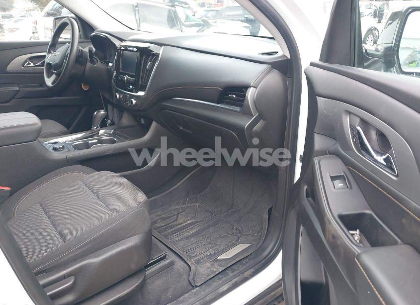 Photo 5 of 2019 Chevrolet Traverse LS (VIN 1GNERFKW8KJ226369)