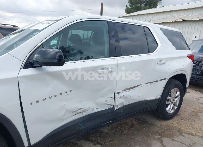 Photo 6 of 2019 Chevrolet Traverse LS (VIN 1GNERFKW8KJ226369)