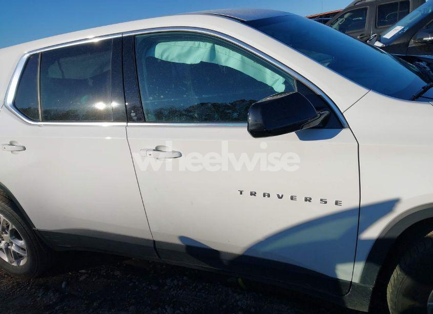 Photo 13 of 2019 Chevrolet Traverse LS (VIN 1GNERFKW8KJ238411)