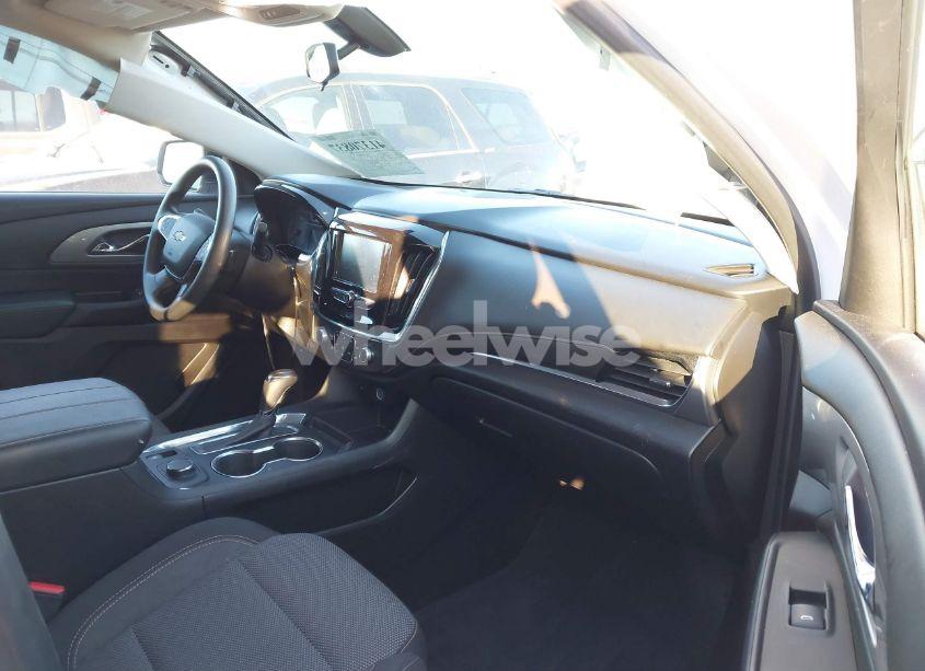 Photo 5 of 2019 Chevrolet Traverse LS (VIN 1GNERFKW8KJ238411)