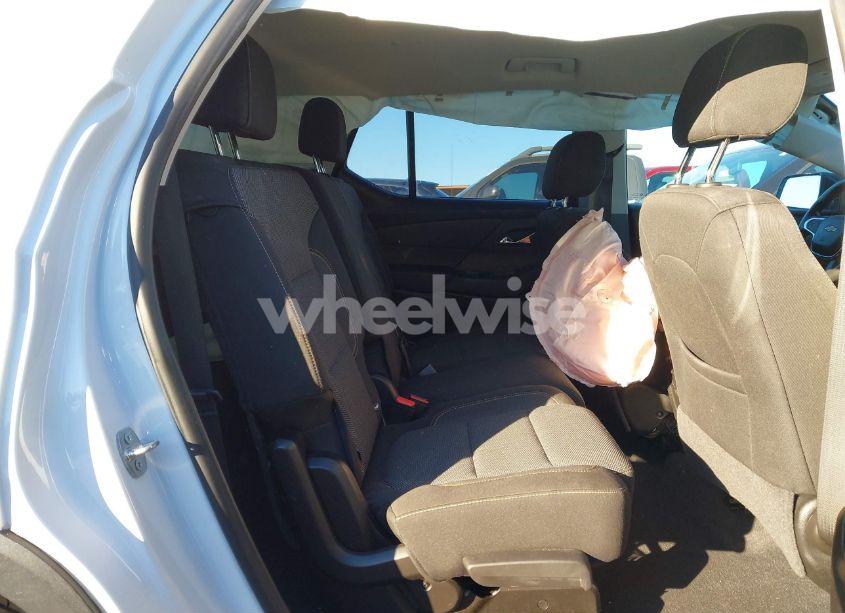 Photo 8 of 2019 Chevrolet Traverse LS (VIN 1GNERFKW8KJ238411)