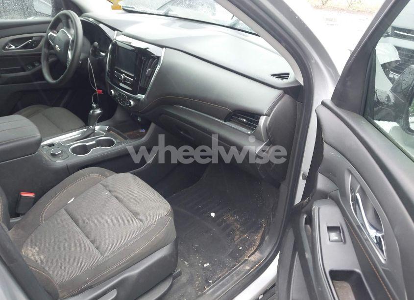 Photo 5 of 2019 Chevrolet Traverse LS (VIN 1GNERFKW8KJ287107)