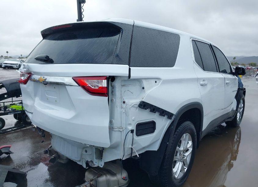 Photo 4 of 2020 Chevrolet Traverse FWD LS (VIN 1GNERFKW8LJ135488)