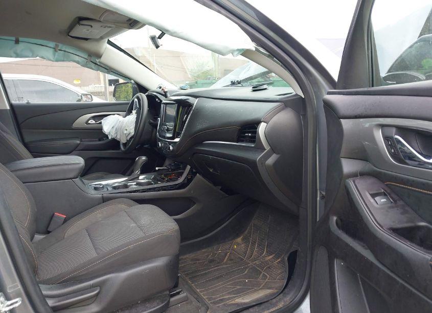 Photo 5 of 2020 Chevrolet Traverse FWD LS (VIN 1GNERFKW8LJ182598)