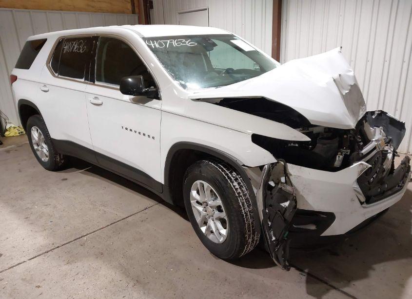 2020 Chevrolet Traverse FWD LS (VIN 1GNERFKW8LJ235073) main photo