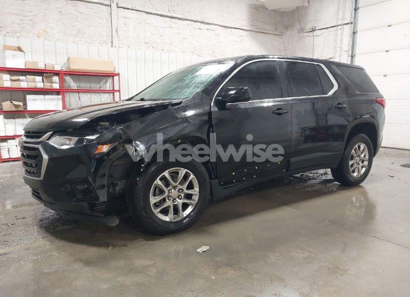 Photo 2 of 2020 Chevrolet Traverse FWD LS (VIN 1GNERFKW8LJ267523)