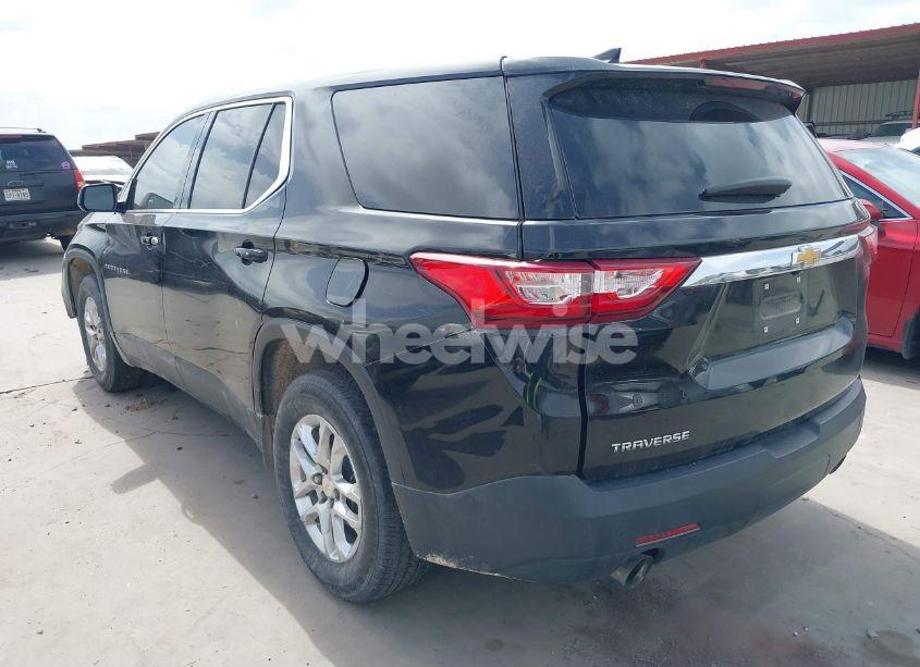 Photo 3 of 2020 Chevrolet Traverse FWD LS (VIN 1GNERFKW8LJ275914)