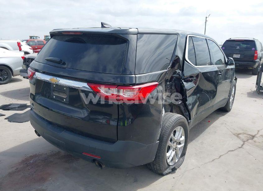 Photo 4 of 2020 Chevrolet Traverse FWD LS (VIN 1GNERFKW8LJ275914)
