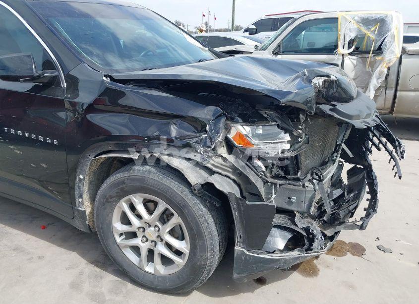 Photo 6 of 2020 Chevrolet Traverse FWD LS (VIN 1GNERFKW8LJ275914)