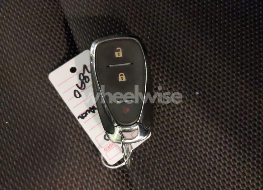 Photo 11 of 2021 Chevrolet Traverse FWD LS (VIN 1GNERFKW8MJ166905)