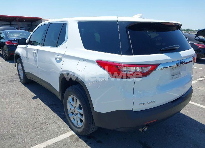 Photo 3 of 2021 Chevrolet Traverse FWD LS (VIN 1GNERFKW8MJ266373)