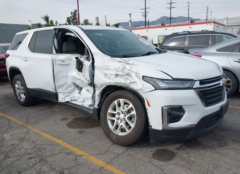 2022 Chevrolet Traverse FWD LS (VIN 1GNERFKW8NJ105703) main photo