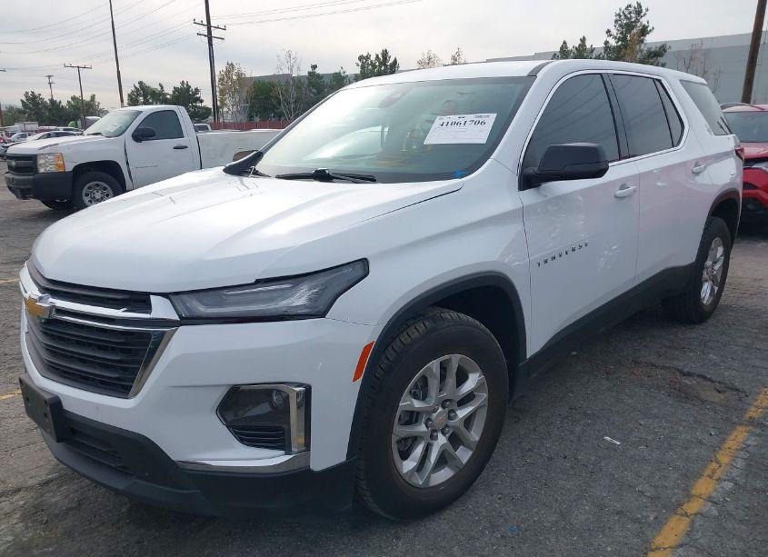 Photo 2 of 2022 Chevrolet Traverse FWD LS (VIN 1GNERFKW8NJ105703)