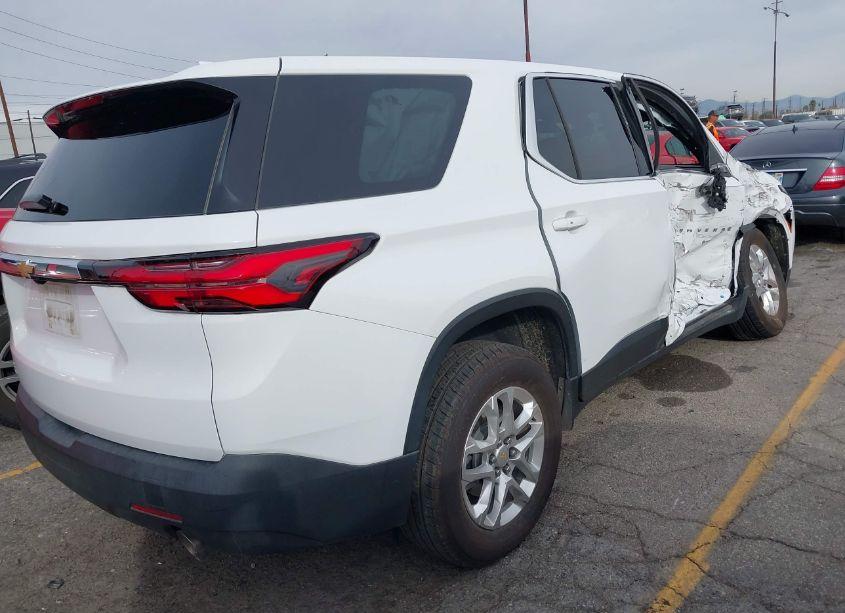 Photo 4 of 2022 Chevrolet Traverse FWD LS (VIN 1GNERFKW8NJ105703)