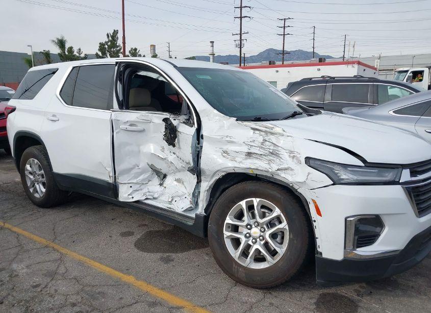 Photo 6 of 2022 Chevrolet Traverse FWD LS (VIN 1GNERFKW8NJ105703)