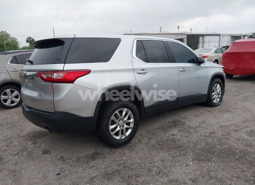 Photo 4 of 2018 Chevrolet Traverse LS (VIN 1GNERFKW9JJ132466)
