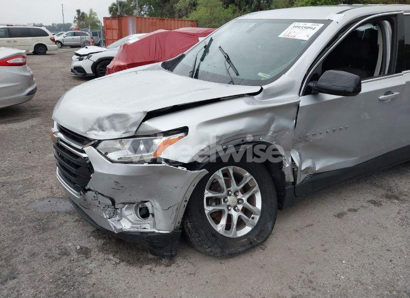 Photo 6 of 2018 Chevrolet Traverse LS (VIN 1GNERFKW9JJ132466)