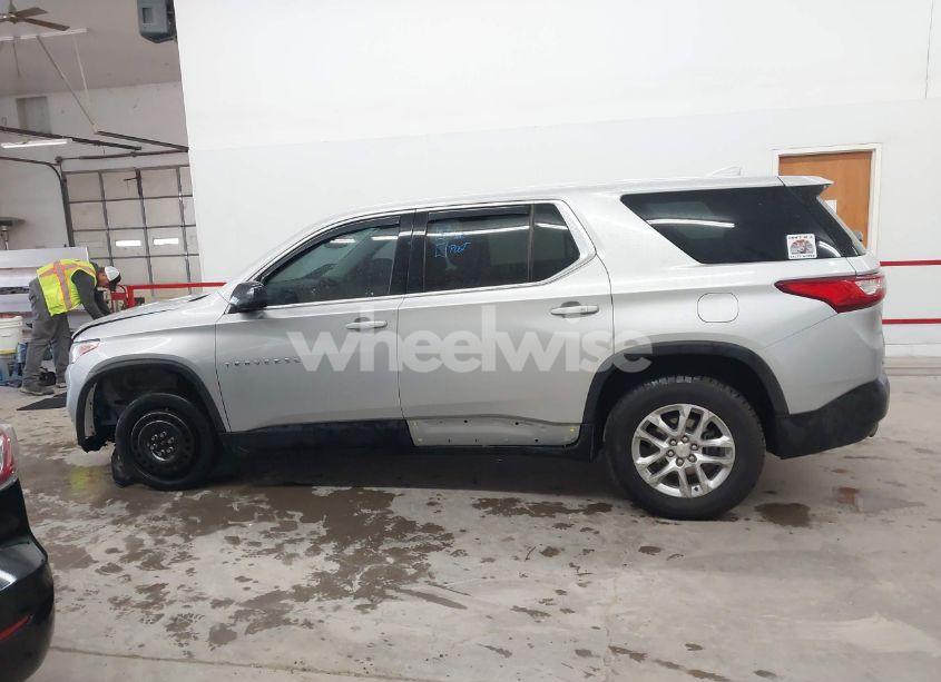 Photo 14 of 2019 Chevrolet Traverse LS (VIN 1GNERFKW9KJ147728)