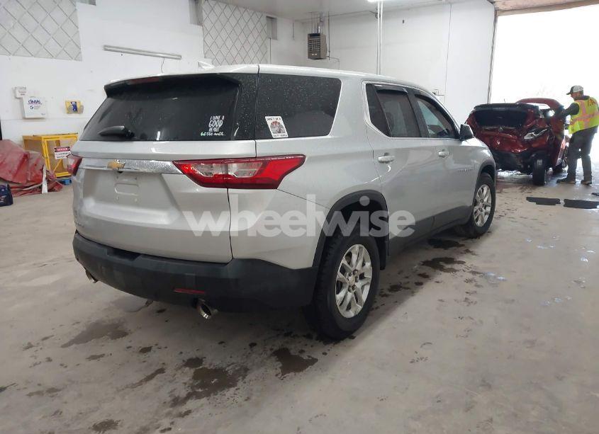 Photo 4 of 2019 Chevrolet Traverse LS (VIN 1GNERFKW9KJ147728)